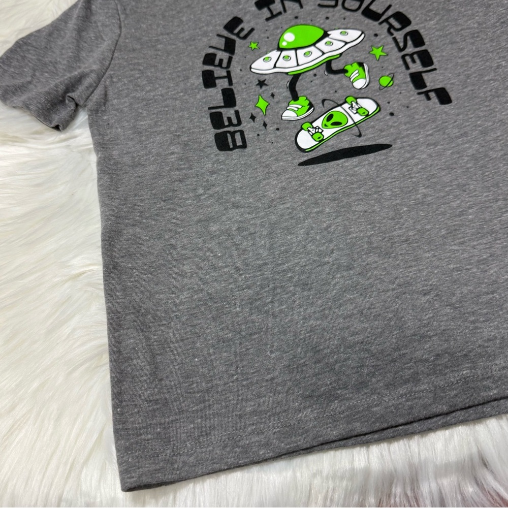 Old Navy Youth Boy Size Small (6-7) Charcoal Gray Shirt With Spaceship Image - Picture 5 of 12